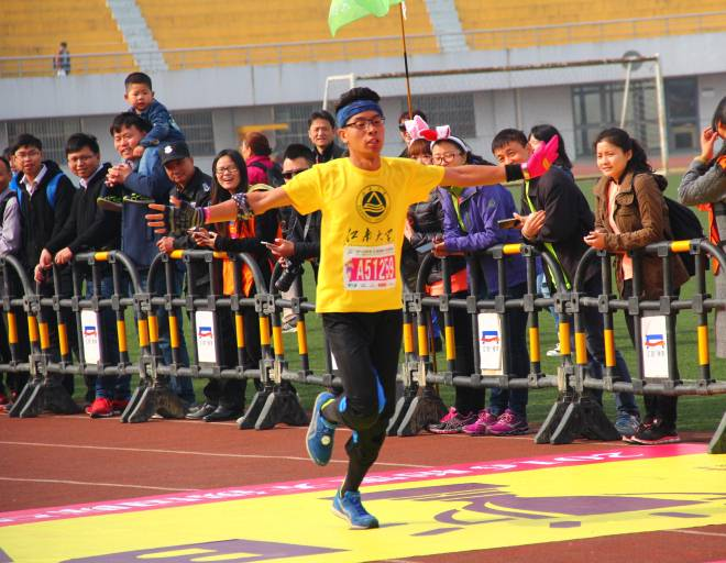 最美丽的校园、最热情的观众、最贴心的服务——2016无锡国际马拉松赛途径我校
