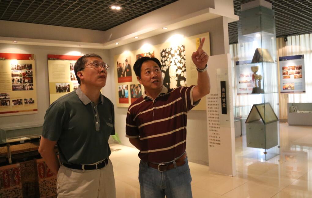 中信集团副总经理车耳来校洽谈合作