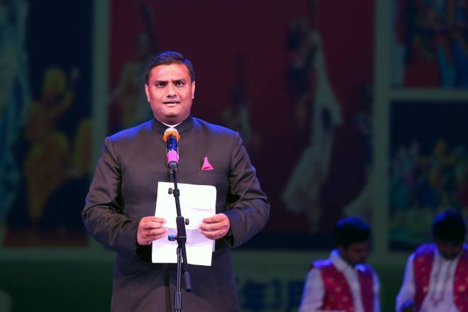 高雅艺术进校园——印度文化演出《班戈拉与吉达舞》在我校华丽开演