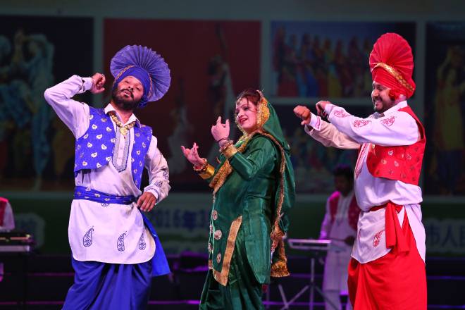 高雅艺术进校园——印度文化演出《班戈拉与吉达舞》在我校华丽开演