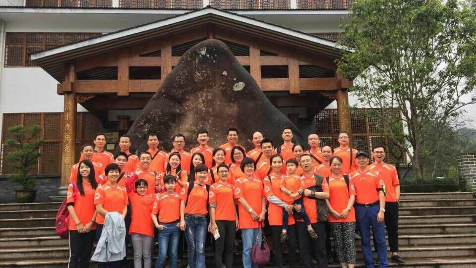 阳春好时节 邀友踏清风